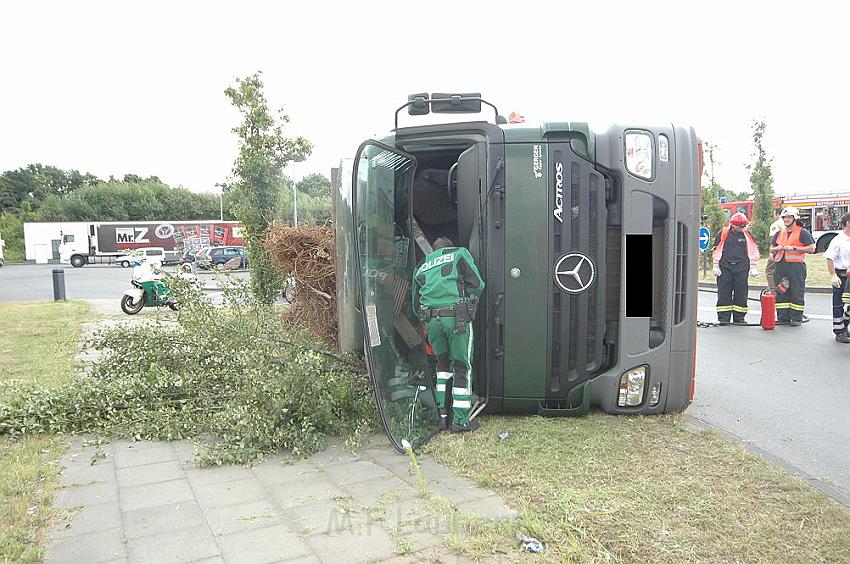 LKW umgestuerzt SVG Eifeltor Rondorf Fotos Fuchs D90.jpg